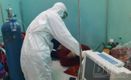 Nỗ lực điều trị, chăm s&oacute;c  bệnh nh&acirc;n Covid-19