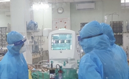 S&aacute;ng 17/2: C&oacute; 389 ca Covid-19 nặng phải thở m&aacute;y, ECMO