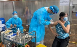 Ti&ecirc;m kỷ lục đạt gần 2,9 triệu liều vaccine ph&ograve;ng Covid-19/ ng&agrave;y