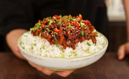 15 ph&uacute;t l&agrave;m cơm thịt heo bulgogi ngon