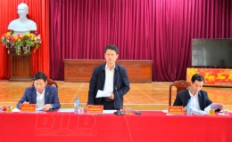  Ban Thường vụ Th&agrave;nh ủy l&agrave;m việc với Đảng ủy, UBND x&atilde; Vũ Ch&iacute;nh