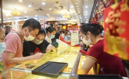 Gi&aacute; v&agrave;ng bất ngờ tăng vọt, cao nhất 9 th&aacute;ng