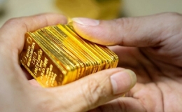 Gi&aacute; v&agrave;ng tiếp tục giảm