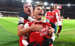 Ph&iacute;a trước l&agrave; cơ hội v&agrave; thử th&aacute;ch của Arsenal