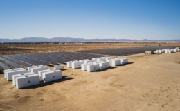 Pin thải từ xe điện được d&ugrave;ng để lưu trữ năng lượng mặt trời