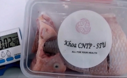 Sinh vi&ecirc;n l&agrave;m mực in th&ocirc;ng minh nhận biết thực phẩm hỏng