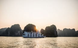 Vịnh Hạ Long: 1 trong 4 điểm đến ngắm b&igrave;nh minh v&agrave; ho&agrave;ng h&ocirc;n đẹp nhất ch&acirc;u &Aacute;