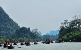 Ch&ugrave;a Hương đ&oacute;n khoảng 2 vạn người trong 3 ng&agrave;y nghỉ Tết Nguy&ecirc;n đ&aacute;n Gi&aacute;p Th&igrave;n