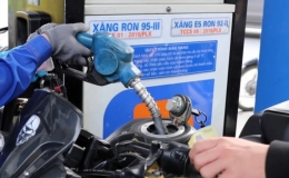 Gi&aacute; xăng, dầu tăng mạnh sau Tết
