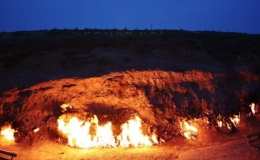 Lạ kỳ v&ugrave;ng đất c&oacute; ngọn 'lửa thi&ecirc;ng' ch&aacute;y rực suốt bốn thi&ecirc;n ni&ecirc;n kỷ kh&ocirc;ng tắt