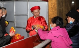 Lễ ph&aacute;t lương Đức Th&aacute;nh Trần: T&aacute;i hiện lịch sử về "Ph&aacute;t qu&acirc;n lương" khao qu&acirc;n