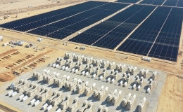 Nh&agrave; m&aacute;y điện mặt trời lớn nhất thế giới đi v&agrave;o hoạt động