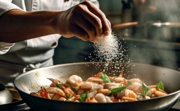 10 c&ocirc;ng dụng của muối trong nấu ăn