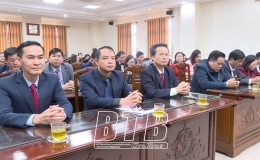 Kiến Xương: C&ocirc;ng bố nghị quyết th&agrave;nh lập c&aacute;c cơ quan chuy&ecirc;n m&ocirc;n thuộc UBND huyện v&agrave; quyết định về c&ocirc;ng t&aacute;c c&aacute;n bộ