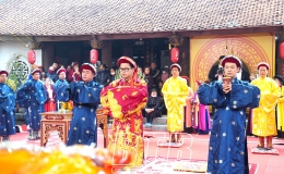 Lễ tế mở cửa đền v&agrave; d&acirc;ng hương tại khu lăng mộ c&aacute;c vua Trần
