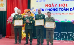 Ng&agrave;y hội bi&ecirc;n ph&ograve;ng to&agrave;n d&acirc;n tại x&atilde; Thụy Hải