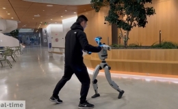 Robot nhảy waltz c&ugrave;ng con người