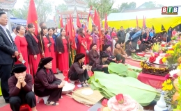 S&ocirc;i nổi hội thi g&oacute;i b&aacute;nh chưng tại lễ hội đền Trần