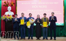 Th&aacute;i Thụy: C&ocirc;ng bố quyết định, nghị quyết hợp nhất Ban Tuy&ecirc;n gi&aacute;o v&agrave; Ban D&acirc;n vận Huyện ủy; th&agrave;nh lập c&aacute;c cơ quan chuy&ecirc;n m&ocirc;n   