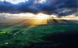 Tia ho&agrave;ng h&ocirc;n