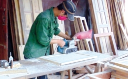 Gi&uacute;p n&ocirc;ng d&acirc;n ph&aacute;t triển kinh tế