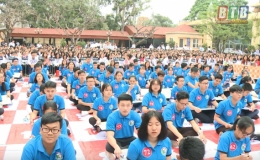 Trường THPT Nguyễn Đức Cảnh tổ chức cuộc thi Rung chu&ocirc;ng v&agrave;ng