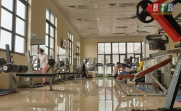 Cơ sở dịch vụ kh&ocirc;ng thiết yếu đ&oacute;ng cửa, chấp h&agrave;nh nghi&ecirc;m quy định ph&ograve;ng chống dịch