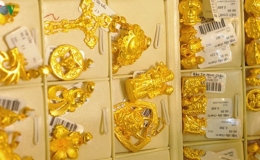 Gi&aacute; v&agrave;ng thế giới thấp hơn gi&aacute; v&agrave;ng SJC gần 4 triệu đồng/lượng