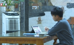 Ng&agrave;y đầu ti&ecirc;n học sinh lớp 9, lớp 12 học trực tuyến