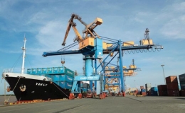 Lần đầu ti&ecirc;n sau 10 th&aacute;ng Việt Nam th&acirc;m hụt thương mại