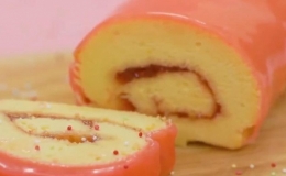 Tự l&agrave;m b&aacute;nh kem cuộn d&acirc;u chocolate thơm mềm 