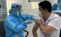 Việt Nam vẫn triển khai ti&ecirc;m vaccine AstraZeneca