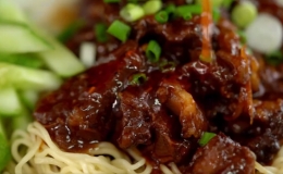 C&aacute;ch l&agrave;m m&igrave; b&ograve; hầm thịt mềm, đậm vị