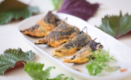 Chả g&agrave; t&iacute;a t&ocirc; ph&ograve;ng c&uacute;m l&uacute;c giao m&ugrave;a 