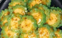 Mướp đắng nhồi chuối, c&aacute;ch l&agrave;m vừa đơn giản lại thơm ngon 