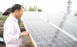 Tr&ecirc;n 400 hộ d&acirc;n lắp hệ thống điện mặt trời &aacute;p m&aacute;i