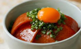 Cơm thịt hộp kiểu H&agrave;n dễ g&acirc;y nghiện