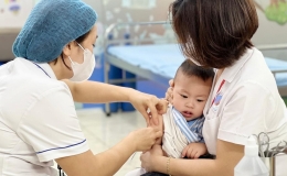 78 ca nghi sởi v&agrave; rubella, Bộ Y tế y&ecirc;u cầu tăng cường ti&ecirc;m vắc xin