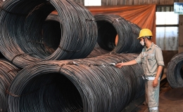 Gi&aacute; th&eacute;p lần đầu giảm sau ba th&aacute;ng