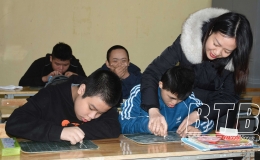 Gi&uacute;p trẻ em khuyết tật h&ograve;a nhập