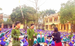 Hoạt động ngoại kh&oacute;a tuy&ecirc;n truyền, hướng dẫn kỹ năng PCCC v&agrave; CNCH cho học sinh