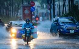 Kh&ocirc;ng kh&iacute; lạnh g&acirc;y mưa r&agrave;o ở miền Bắc, trời chuyển r&eacute;t