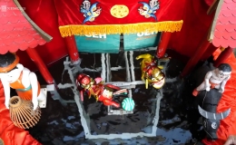 Sinh vi&ecirc;n chế tạo robot m&uacute;a rối nước