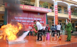 Tuy&ecirc;n truyền kỹ năng ph&ograve;ng ch&aacute;y, chữa ch&aacute;y cho học sinh tiểu học