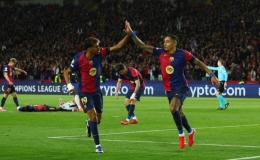 Barca v&agrave;o tứ kết Champions League