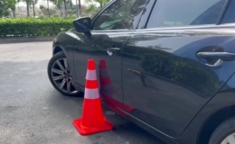 C&aacute;ch tho&aacute;t khỏi cạnh tường khi l&aacute;i ch&eacute;o xe