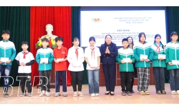 Hơn 200 học sinh được n&acirc;ng cao kiến thức về an to&agrave;n giao th&ocirc;ng, an ninh mạng