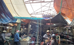 Hưng H&agrave;: Chợ cũ xuống cấp nghi&ecirc;m trọng, chợ mới vẫn &igrave; ạch sau 14 năm