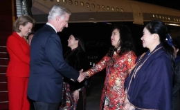 Nh&agrave; Vua v&agrave; Ho&agrave;ng hậu Bỉ đến H&agrave; Nội, bắt đầu thăm cấp Nh&agrave; nước tới Việt Nam