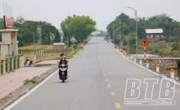 Vũ Thư: Lắp đặt tr&ecirc;n 65km đ&egrave;n điện &ldquo;Thắp s&aacute;ng đường qu&ecirc;&rdquo;
